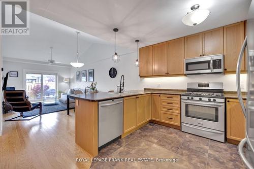 93 Laurent Boulevard, Kawartha Lakes (Lindsay), ON - Indoor Photo Showing Kitchen