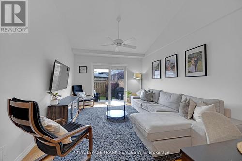 93 Laurent Boulevard, Kawartha Lakes (Lindsay), ON - Indoor Photo Showing Living Room