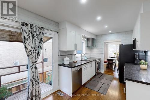 24 Blossom Avenue, Brampton (Downtown Brampton), ON - Indoor Photo Showing Kitchen With Upgraded Kitchen