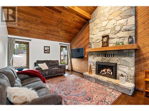 146 Yorkton Avenue, Penticton, BC - Indoor Photo Showing Living Room With Fireplace