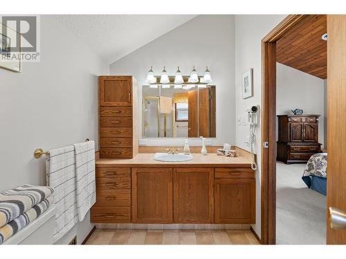 146 Yorkton Avenue, Penticton, BC - Indoor Photo Showing Bathroom