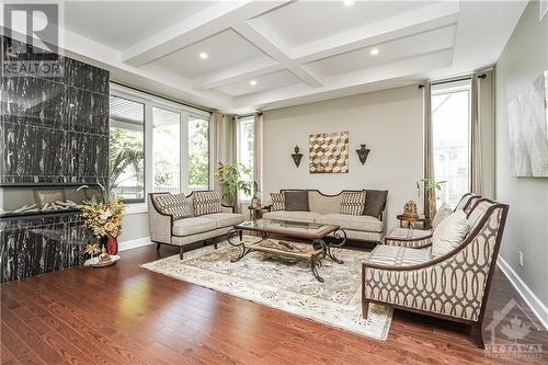 7 Phillip Drive, Nepean, ON - Indoor Photo Showing Living Room