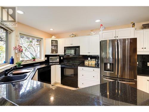 4074 Gellatly Road Unit# 126, West Kelowna, BC - Indoor Photo Showing Kitchen With Double Sink