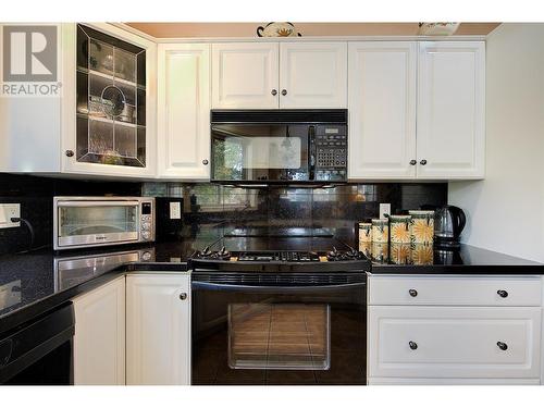 4074 Gellatly Road Unit# 126, West Kelowna, BC - Indoor Photo Showing Kitchen