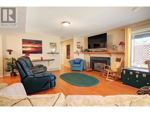 4074 Gellatly Road Unit# 126, West Kelowna, BC - Indoor Photo Showing Living Room With Fireplace