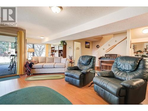 4074 Gellatly Road Unit# 126, West Kelowna, BC - Indoor Photo Showing Living Room