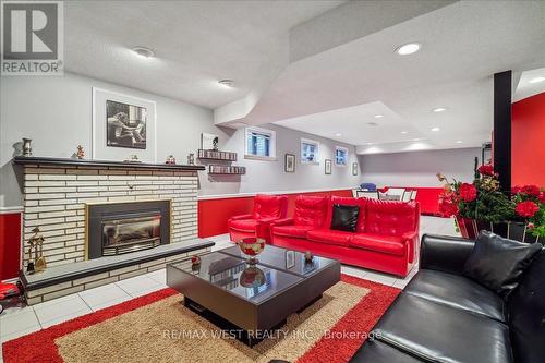 190 Sandys Drive, Vaughan, ON - Indoor Photo Showing Living Room With Fireplace