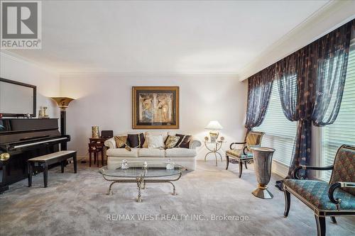 190 Sandys Drive, Vaughan, ON - Indoor Photo Showing Living Room