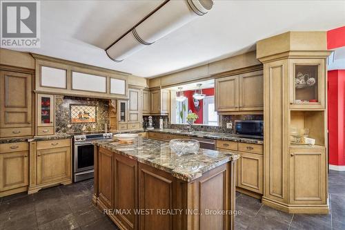 190 Sandys Drive, Vaughan, ON - Indoor Photo Showing Kitchen