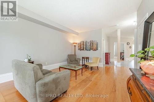 82 Joseph Crescent, Barrie, ON - Indoor Photo Showing Living Room