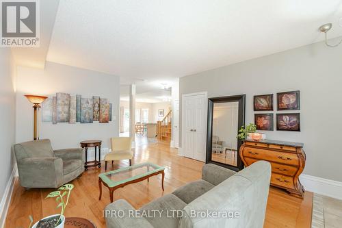 82 Joseph Crescent, Barrie, ON - Indoor Photo Showing Living Room