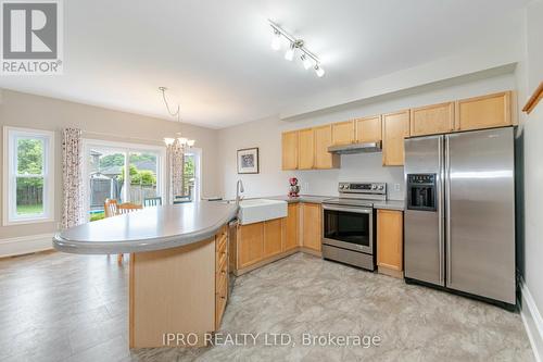 82 Joseph Crescent, Barrie, ON - Indoor Photo Showing Kitchen