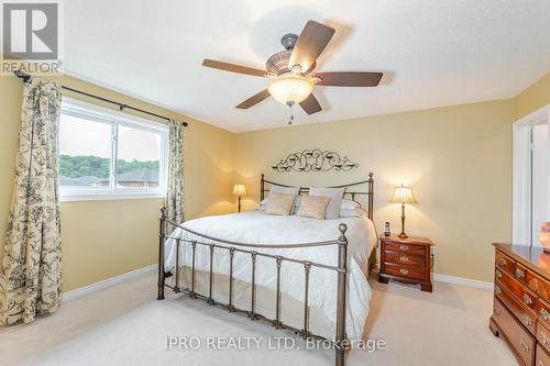 82 Joseph Crescent, Barrie, ON - Indoor Photo Showing Bedroom