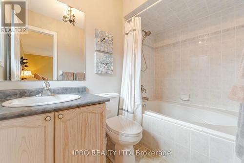 82 Joseph Crescent, Barrie (Painswick South), ON - Indoor Photo Showing Bathroom