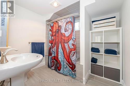 82 Joseph Crescent, Barrie, ON - Indoor Photo Showing Bathroom