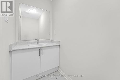 19 Lidstone Street, Cambridge, ON - Indoor Photo Showing Bathroom