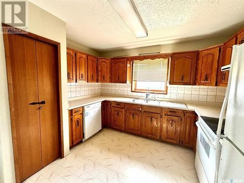 56 Helena Street, Prud'Homme, SK - Indoor Photo Showing Kitchen