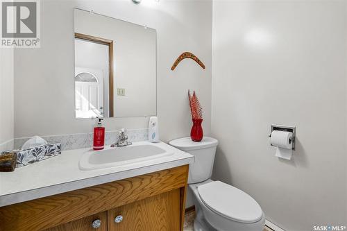 233 R Avenue N, Saskatoon, SK - Indoor Photo Showing Bathroom