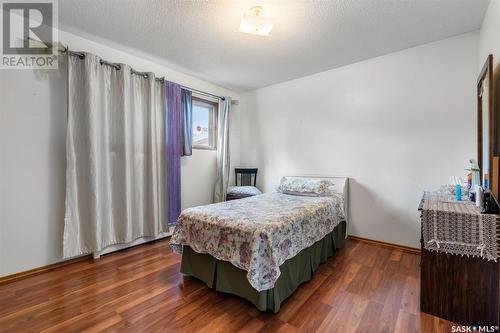 233 R Avenue N, Saskatoon, SK - Indoor Photo Showing Bedroom