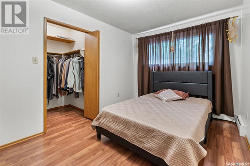 233 R Avenue N, Saskatoon, SK - Indoor Photo Showing Bedroom