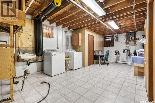 233 R Avenue N, Saskatoon, SK - Indoor Photo Showing Laundry Room