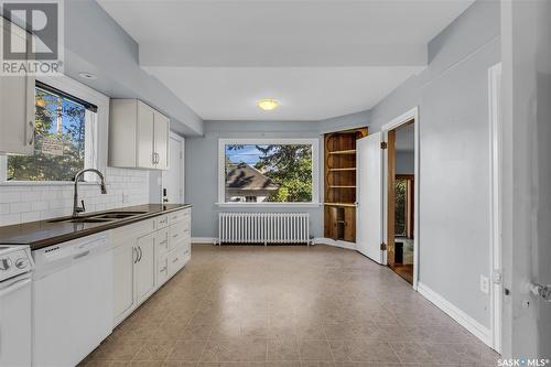 1207 Elliott Street, Saskatoon, SK - Indoor Photo Showing Kitchen