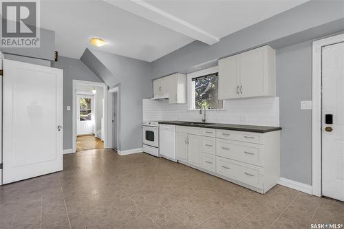 1207 Elliott Street, Saskatoon, SK - Indoor Photo Showing Kitchen