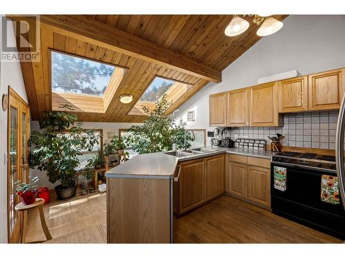 1601B Ponderosa Way, Merritt, BC - Indoor Photo Showing Kitchen With Double Sink