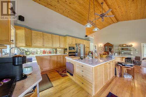 5090 Riverside  Drive, Fairmont Hot Springs, BC - Indoor Photo Showing Kitchen