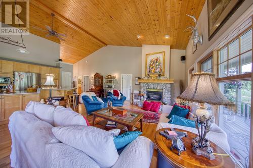 5090 Riverside  Drive, Fairmont Hot Springs, BC - Indoor Photo Showing Living Room With Fireplace