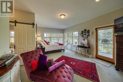 5090 Riverside  Drive, Fairmont Hot Springs, BC - Indoor Photo Showing Living Room