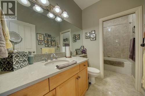 5090 Riverside  Drive, Fairmont Hot Springs, BC - Indoor Photo Showing Bathroom