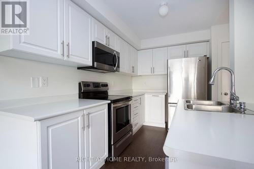 17 Queen Alexandra Lane, Clarington (Bowmanville), ON - Indoor Photo Showing Kitchen With Double Sink