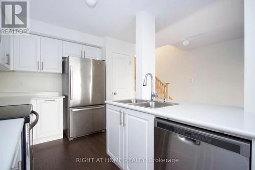 17 Queen Alexandra Lane, Clarington (Bowmanville), ON - Indoor Photo Showing Kitchen With Double Sink