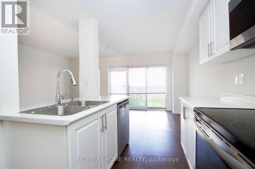 17 Queen Alexandra Lane, Clarington (Bowmanville), ON - Indoor Photo Showing Kitchen With Double Sink With Upgraded Kitchen