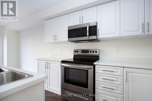 17 Queen Alexandra Lane, Clarington (Bowmanville), ON - Indoor Photo Showing Kitchen