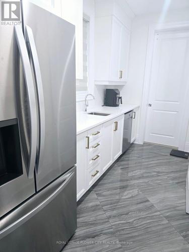 28 Heathcote Road, Vaughan (Vellore Village), ON - Indoor Photo Showing Kitchen