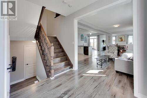 24 Sasco Way, Essa, ON - Indoor Photo Showing Living Room