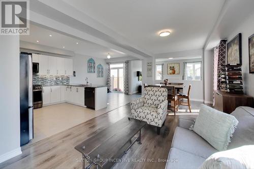 24 Sasco Way, Essa, ON - Indoor Photo Showing Living Room