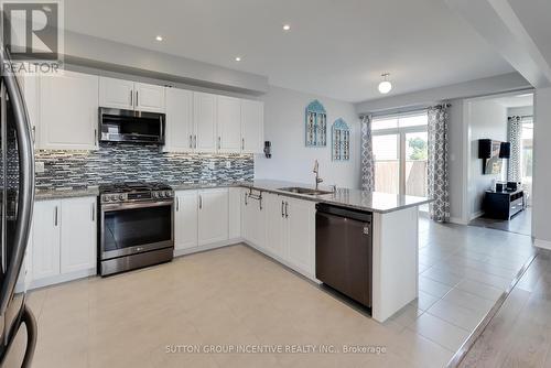 24 Sasco Way, Essa, ON - Indoor Photo Showing Kitchen With Upgraded Kitchen