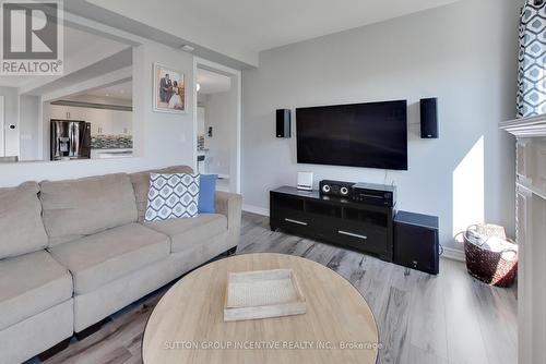 24 Sasco Way, Essa, ON - Indoor Photo Showing Living Room