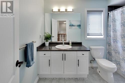 24 Sasco Way, Essa, ON - Indoor Photo Showing Bathroom