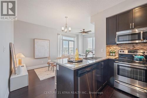 423 - 111 Civic Square Gate, Aurora, ON - Indoor Photo Showing Kitchen With Upgraded Kitchen