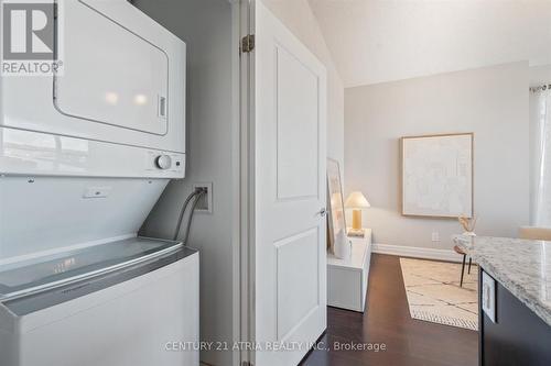 423 - 111 Civic Square Gate, Aurora, ON - Indoor Photo Showing Laundry Room