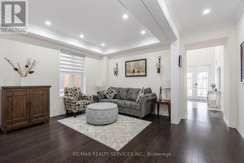 53 Ash Hill Avenue, Caledon, ON - Indoor Photo Showing Living Room