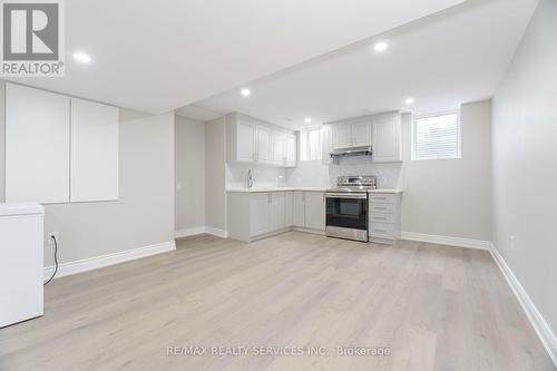 53 Ash Hill Avenue, Caledon, ON - Indoor Photo Showing Kitchen