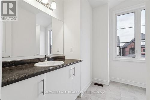 1364 Hydrangea Gardens, Oakville, ON - Indoor Photo Showing Bathroom