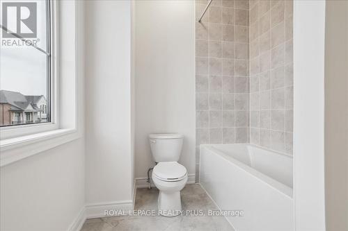 1364 Hydrangea Gardens, Oakville, ON - Indoor Photo Showing Bathroom