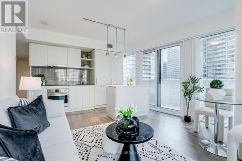 1604 - 100 Harbour Street, Toronto (Waterfront Communities), ON - Indoor Photo Showing Living Room