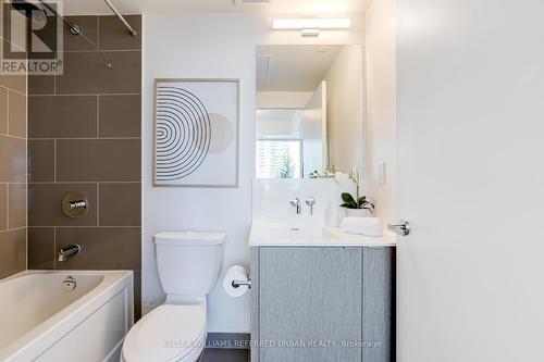 1604 - 100 Harbour Street, Toronto (Waterfront Communities), ON - Indoor Photo Showing Bathroom